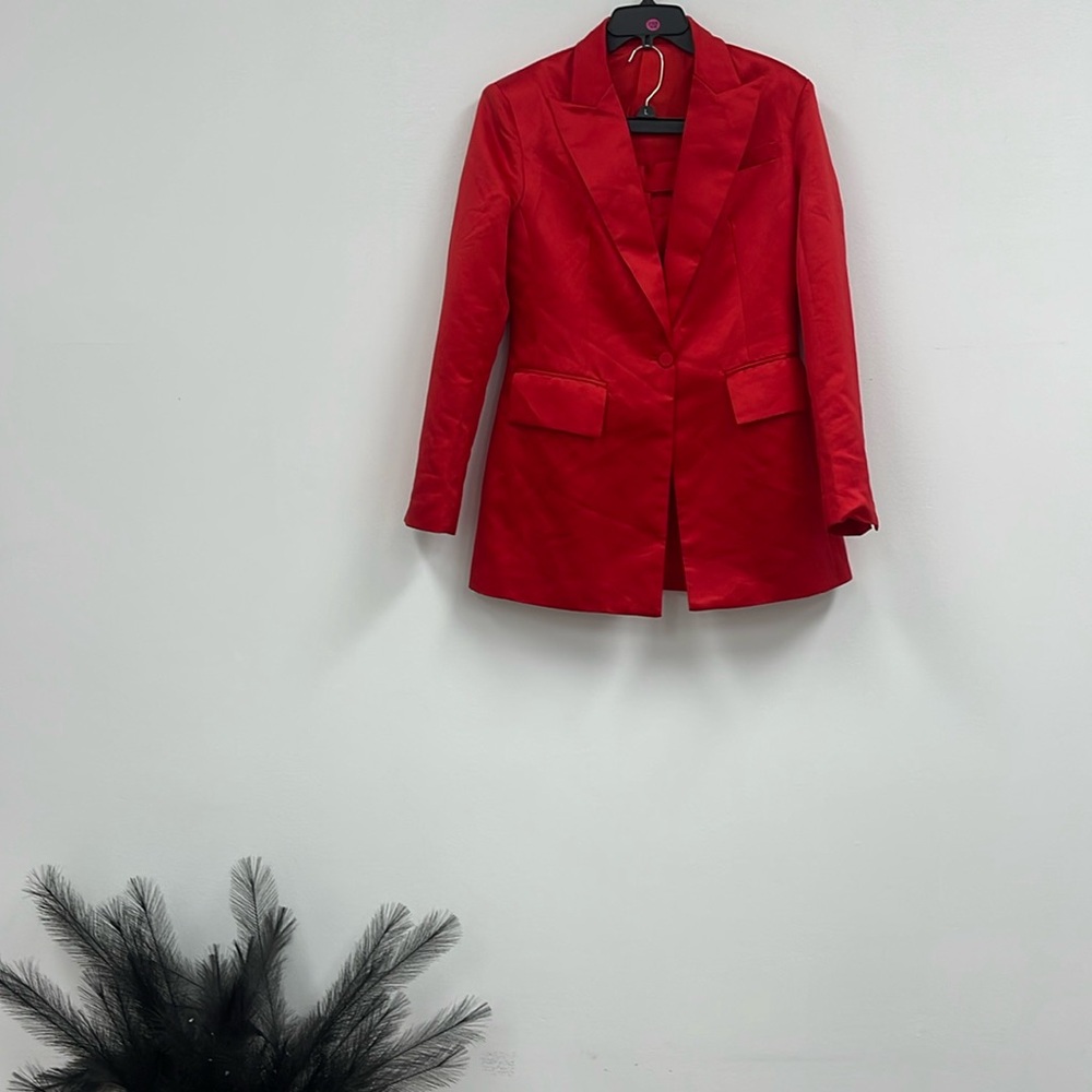 RED SATIN GLAMOUR SUIT JACKET AND SHORTS SET WOMEN’s SIZE LARGE/US (12-14)